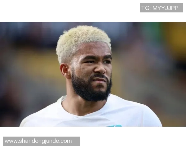 足球界贫穷球星揭秘:那些走向成功背后曾经历困境的传奇人物 足球界贫穷球星揭秘:那些走向成功背后曾经历困境的传奇人物