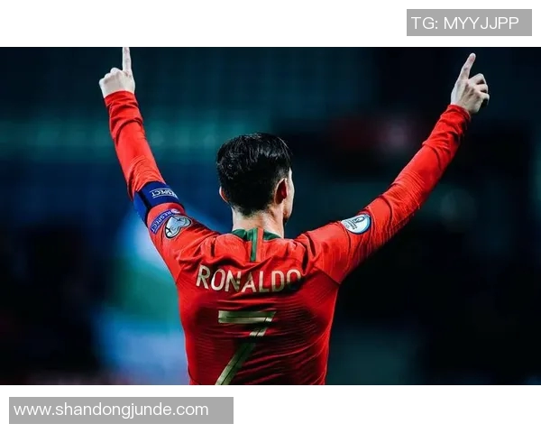 足坛明星与足球俱乐部的完美契约 聚焦各大俱乐部核心球员的风采与影响力